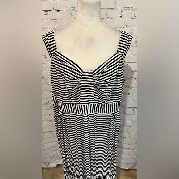 Women's "Sofia Christina" Black Striped Sleeveless Jersey Sheath Dress; Size 22W - Picture 2 of 6